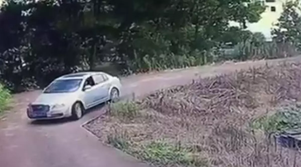 Un bărbat a încercat să întoarcă mașina