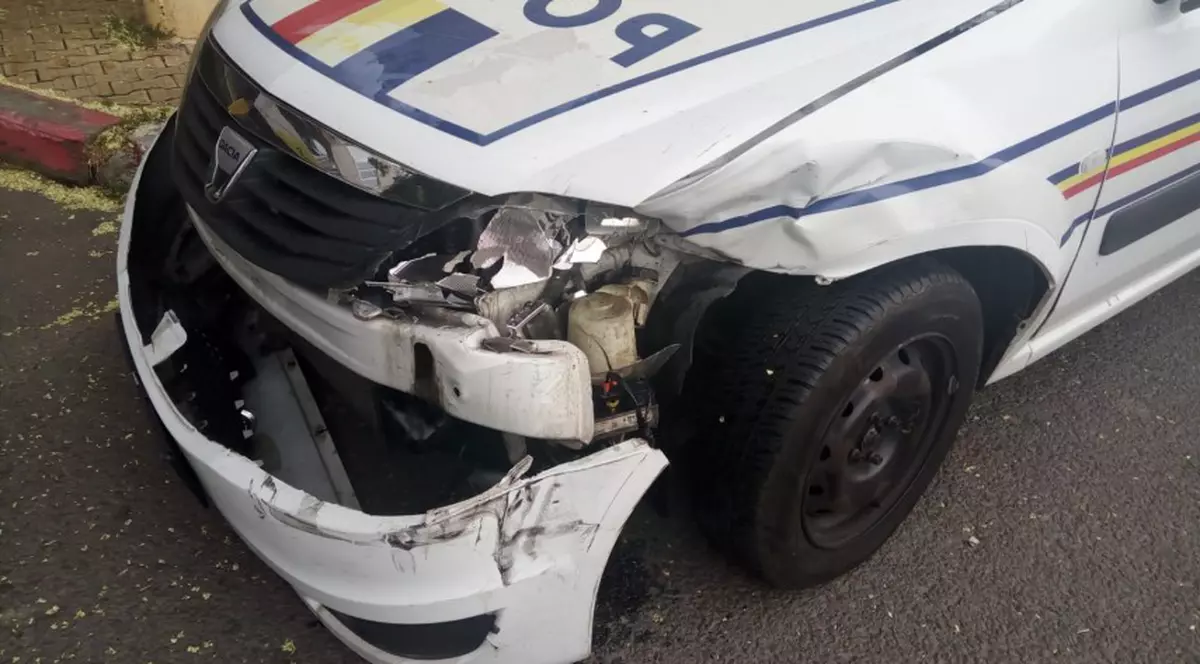 Autospecială de Poliție, implicată într-un accident în județul Galați.Trei femei care erau duse la audieri au fost rănite