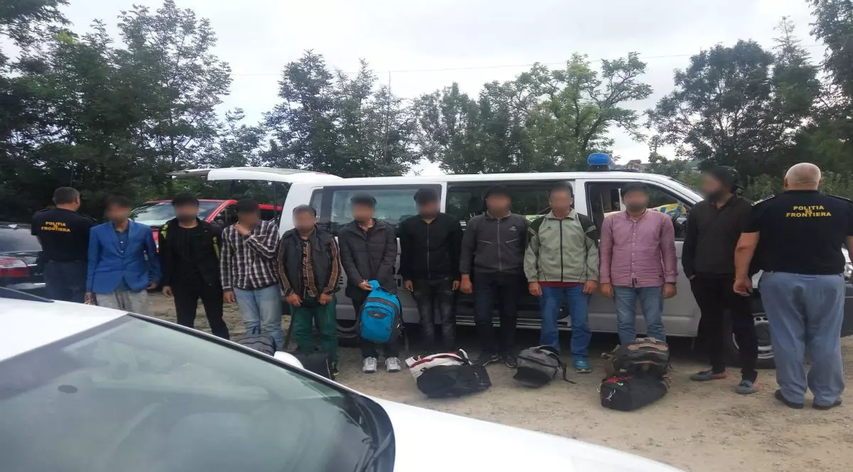 Zece migranți din Pakistan și India, prinși în timp ce încercau să intre ilegal în România din Ucraina
