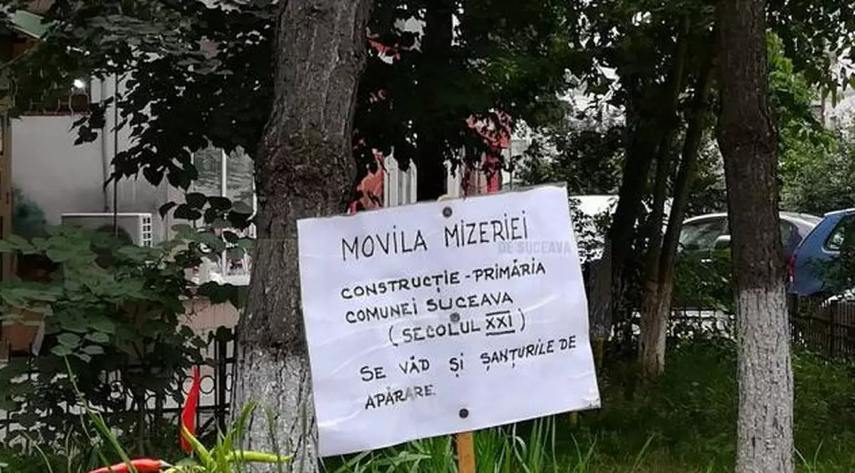 Monumentul Indolenței și Movila Mizeriei în Suceava. Protestul locuitorilor împotriva primăriei