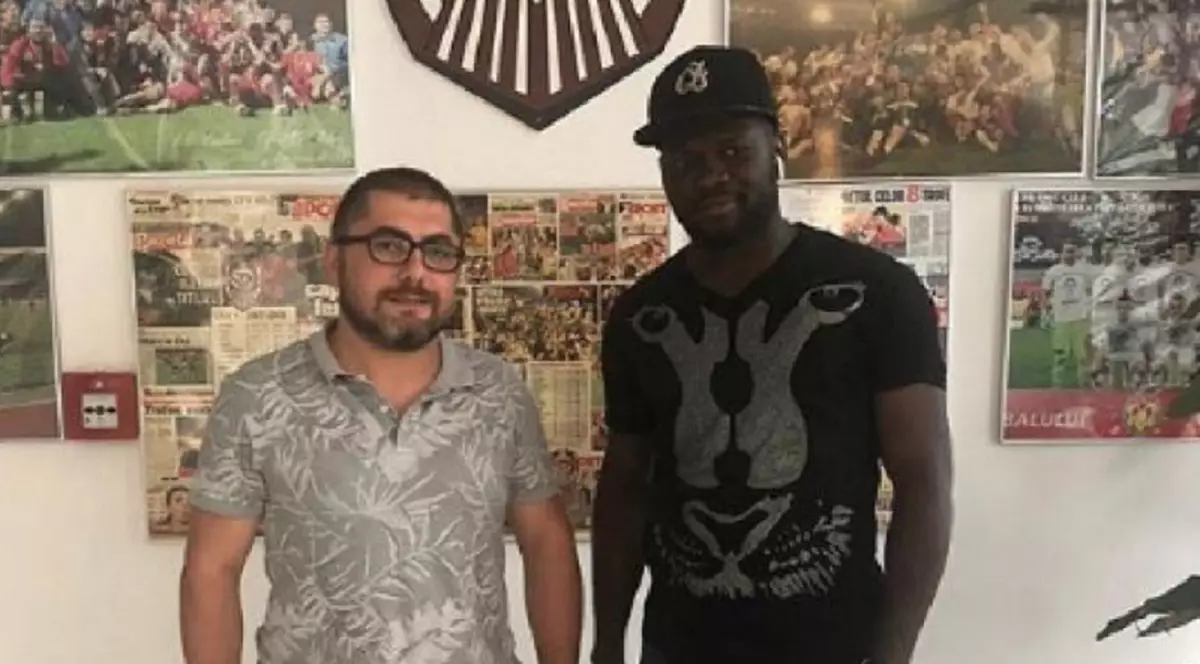 CFR Cluj i-a achiziționat pe camerunezul Ndip și pe maghiarul Adam Lang. Campioana CFR Cluj s-a înțeles cu doi jucători pentru care nu s-a plătit nicio sumă de transfer. Ndip a ajuns la Cluj deja