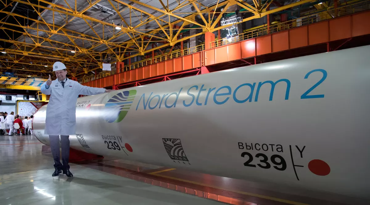 Nord Stream 2, conducta care l-a enervat pe Trump, afectează și România. Alexei Miller, președintele Gazprom, lângă o bucată de conducta Nord Stream 2