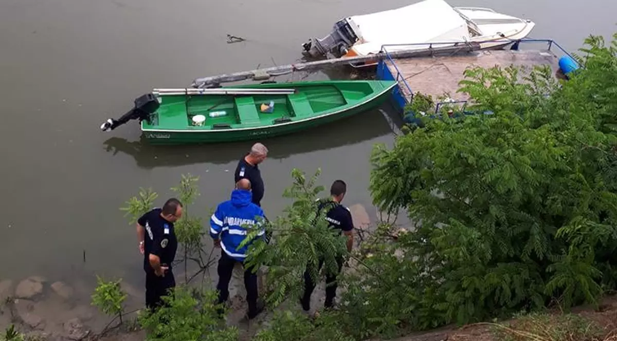 O femeie din Călărași a fost salvată de jandarmi din Dunăre
