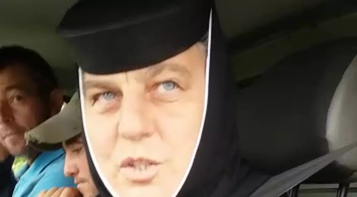 O măicuță de la Mânăstirea Ghighiu a aruncat câini băgați în saci