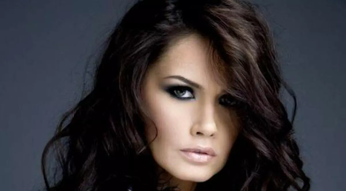 oana zavoranu a revenit la culoarea parului ei