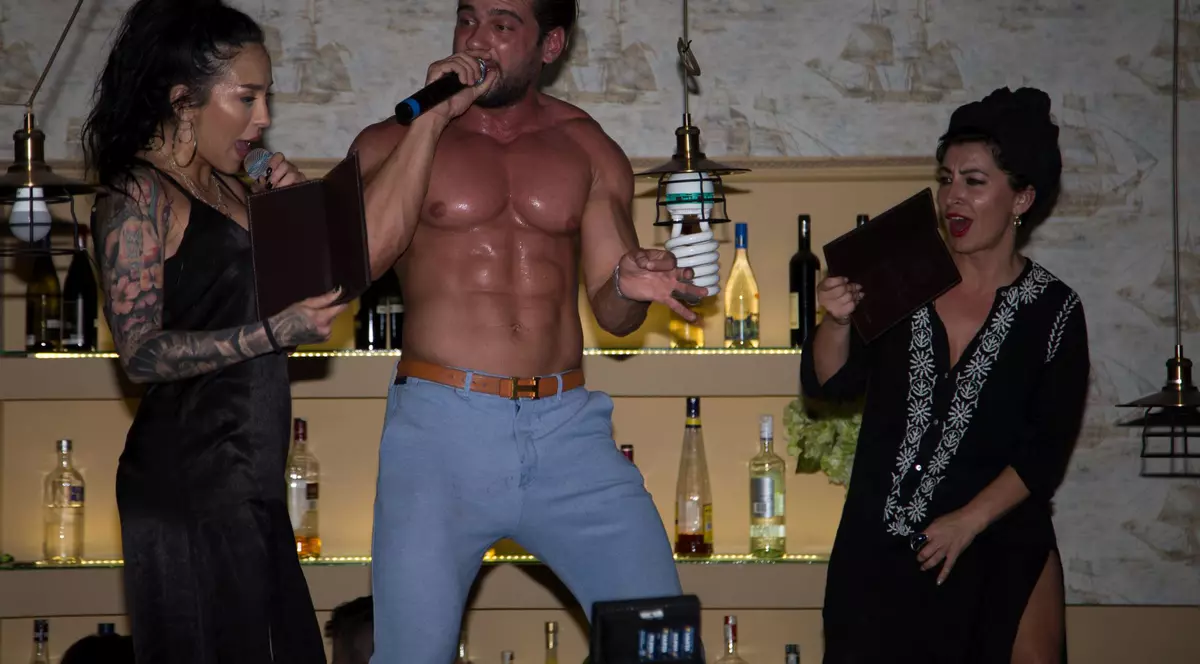 Ruby, Dorian Popa, Rona Hartner și Angie Cobuț, show total la malul mării