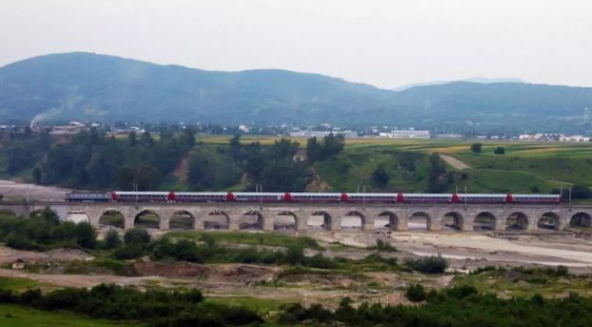 Ce spun spun oficialii CFR despre podul feroviar de la Bobolia, grav afectat de viituri. Va fi pus în siguranţă “în perioada următoare”