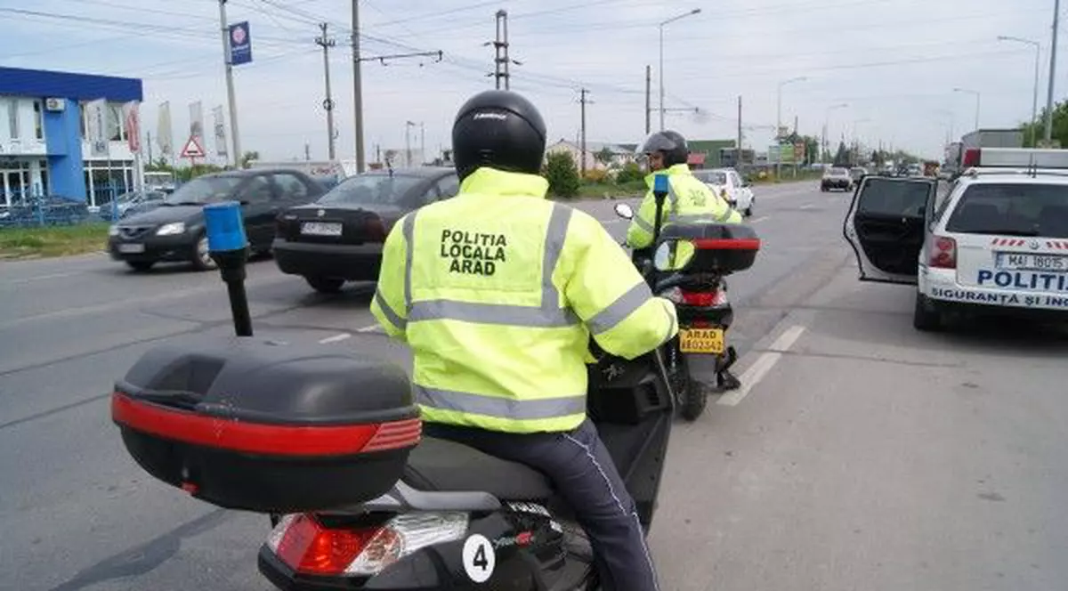 Un polițist local a fost călcat pe picior de un șofer, la Arad. Voia să-i dea amendă pentru parcare neregulamentară