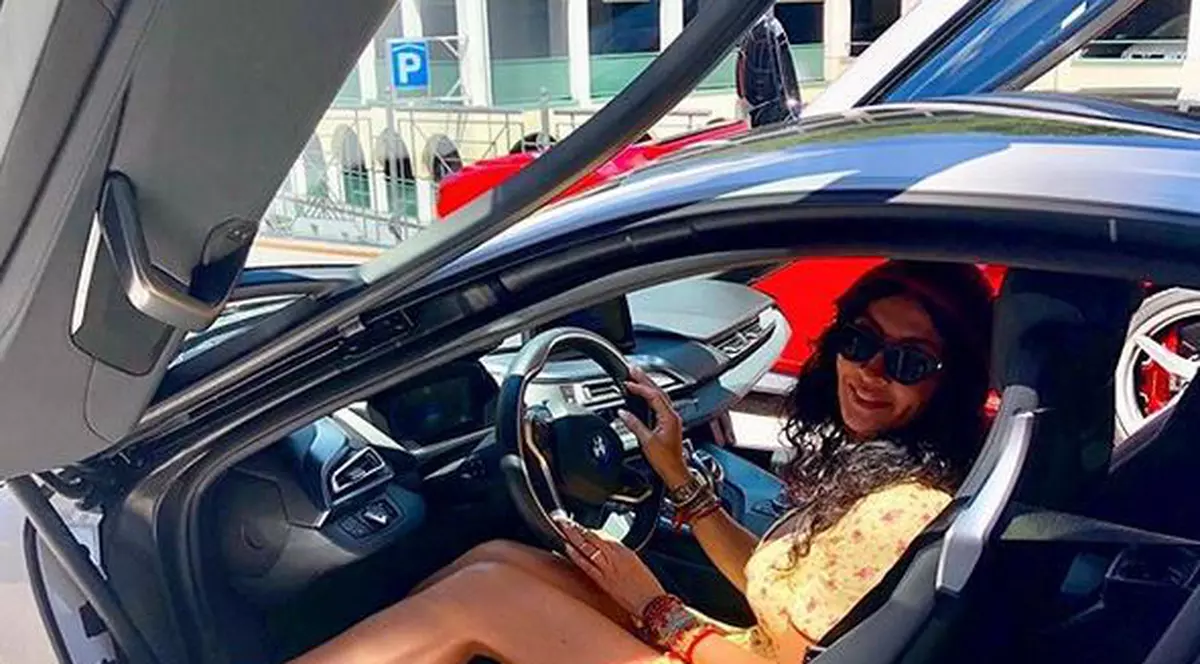 Mihaela Rădulescu și iubitul austraic, doi cuceritori. "Dacă Felix nu înrămează poza, n-a făcut nimic"