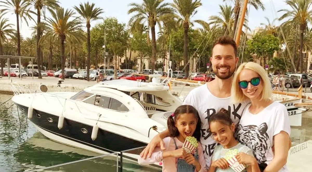 Ramona Nerra, vacanță în Mallorca împreună cu familia