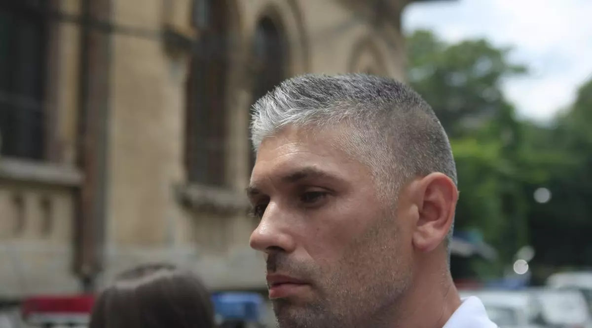 Dosarul penal pentru plăcuțele anti-PSD e oficial închis. Răzvan Ștefănescu, în fața jurnaliștilor