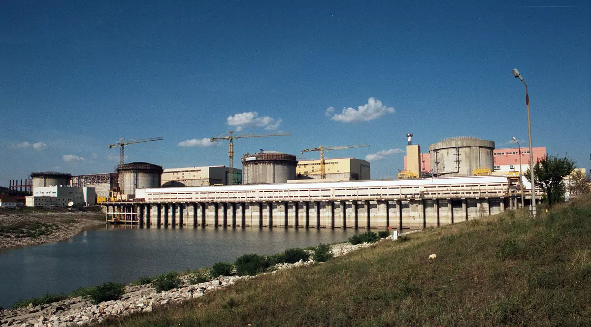 Guvernul promite investiții de 12,5 miliarde de euro în sectorul energetic. Un reactor nuclear va fi realizat până în 2030. Reactoarele de la Cernavodă