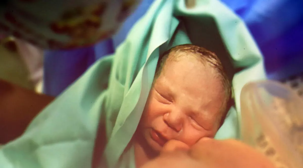 O femeie a dat naștere unui băiețel după ce a primit un transplant de uter