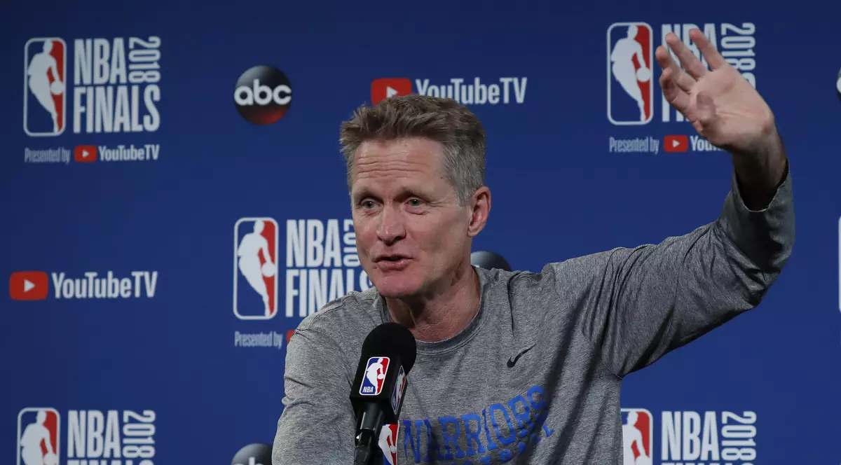 Antrenorul Steve Kerr și-a prelungit contractul cu Golden State Warriors, campioana NBA