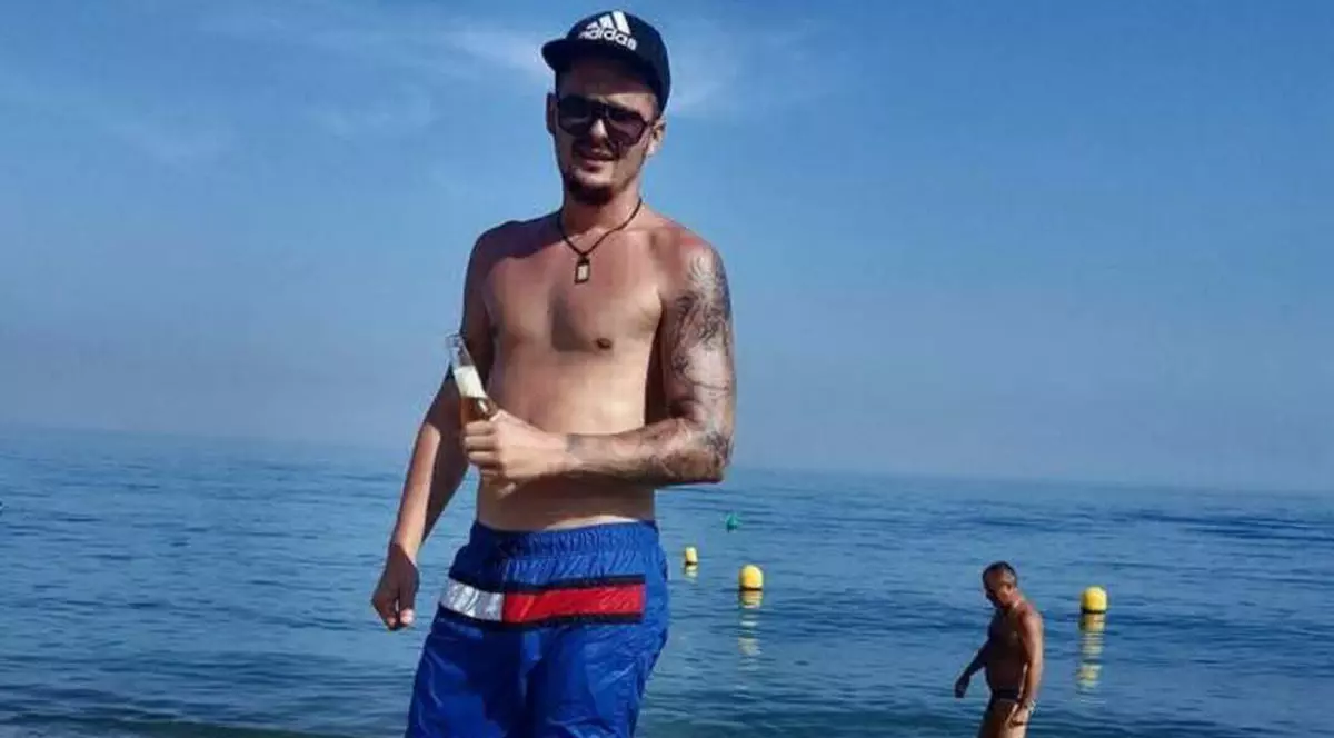 Un tânăr de 27 de ani din Pucioasa, găsit mort într-o maşină
