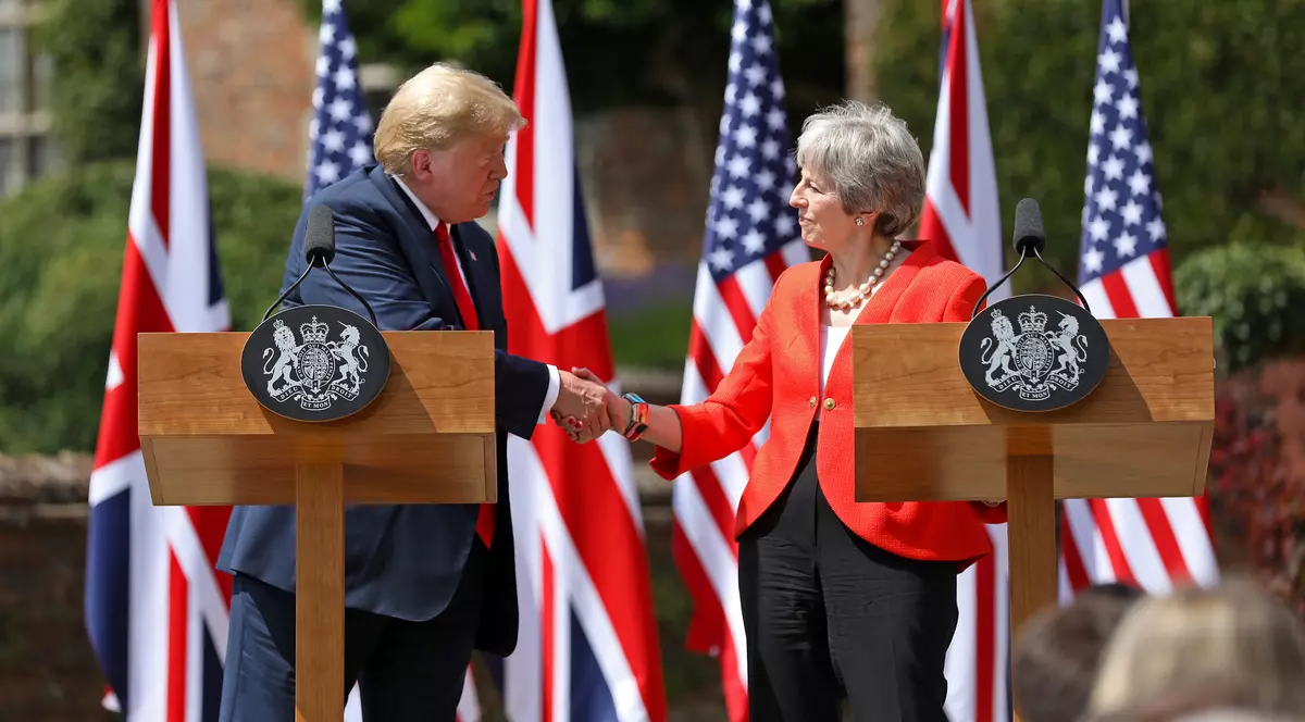 Theresa May: Donald Trump mi-a spus să dau în judecată UE