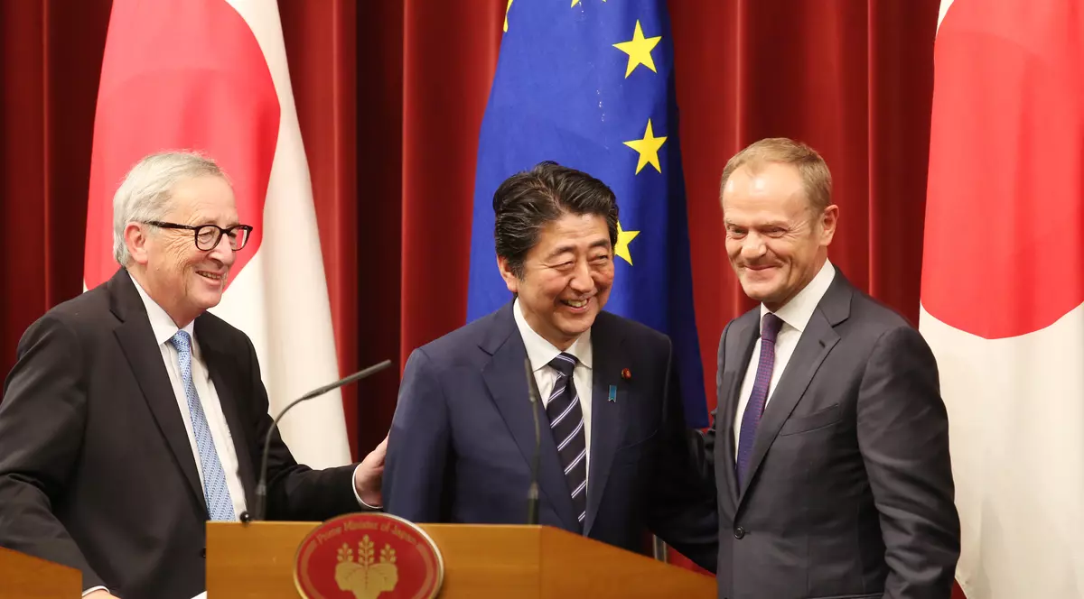 UE și Japonia au semnat un tratat de liber-schimb