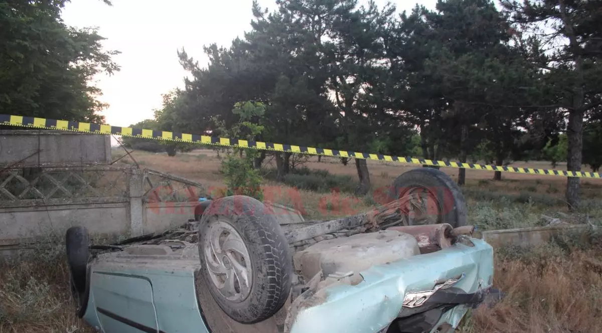 Un adolescent băut și fără permis a provocat un accident grav în Craiova. O tânără de 18 ani a murit în mașina răsturnată