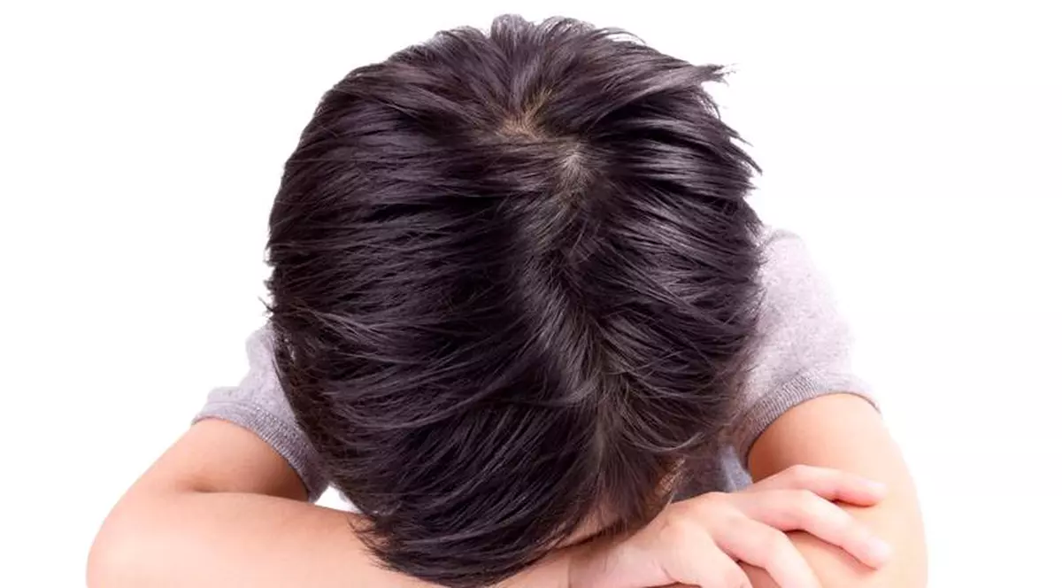 Un copil din Gorj a fost bătut de tată până când i-a rupt mâna. Băiatul mâncase două felii de salam