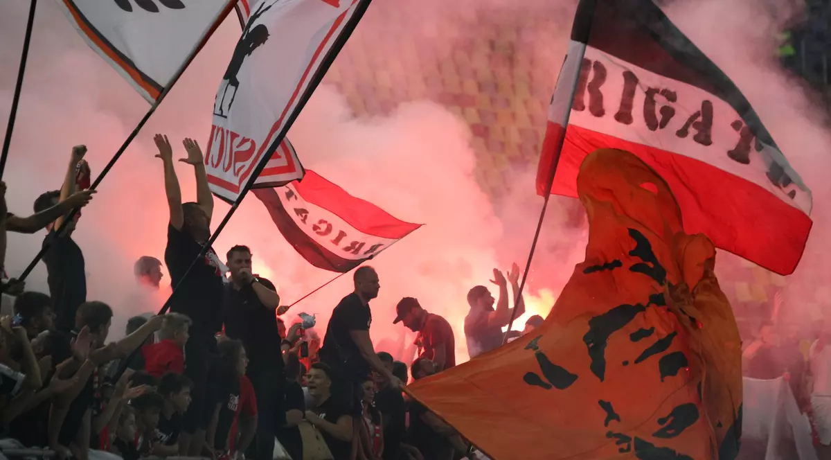 Trei fani dinamoviști, reținuți. Incidente înainte de FCSB - Dinamo