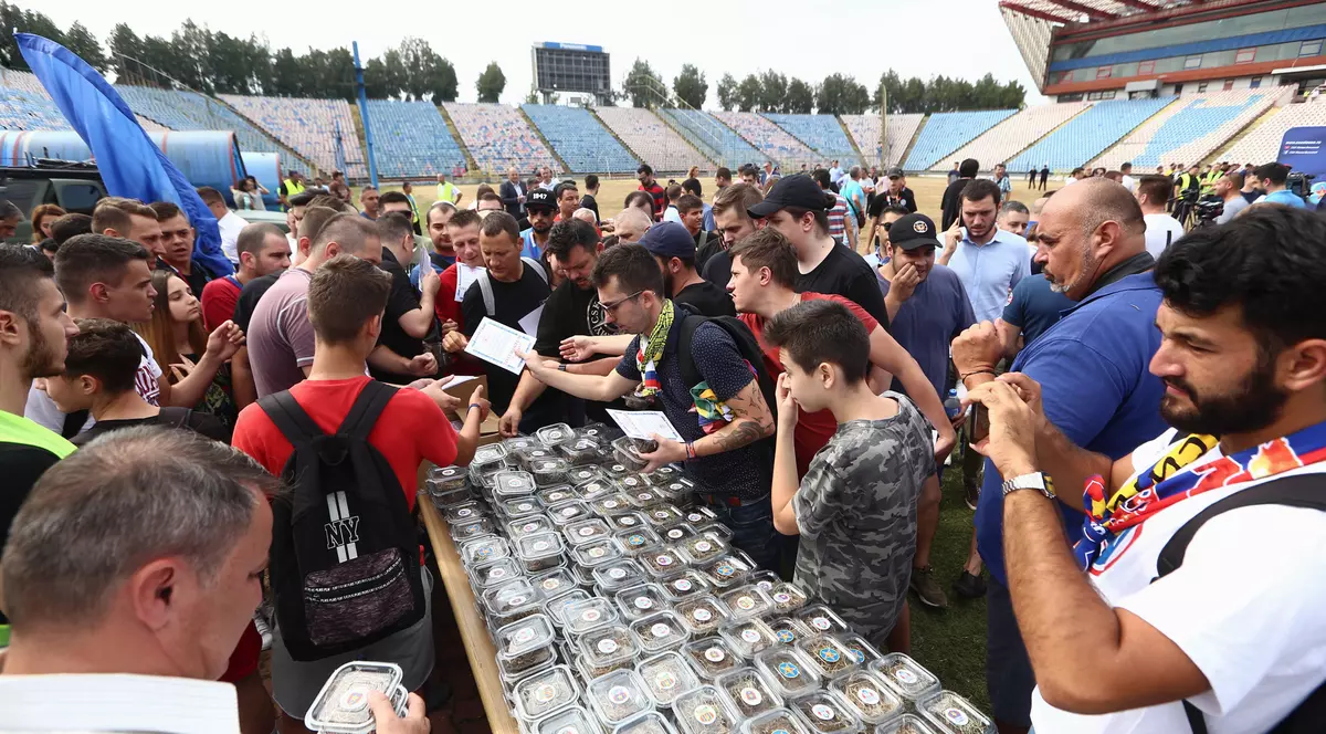 FOTO&VIDEO | A început demolarea stadionului Ghencea. Sâmbătă se poate vizita ultima dată mitica arena. Reacția lui Gigi Becali: ”Bă, p-astea le-am cumpărat eu”