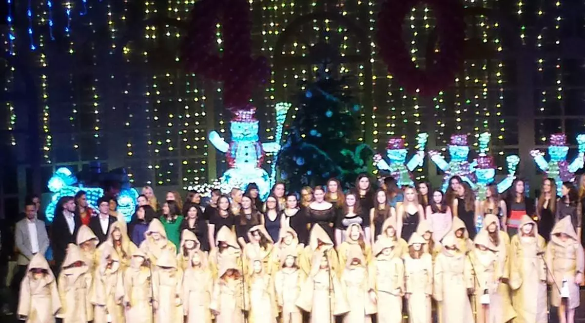 EXCLUSIV/ Copiii de la Allegretto s-au întors în România cu Trofeul celei mai mari manifestări muzicale pentru cei mici la nivel global. Au cântat la Teatrul Național din Beijing