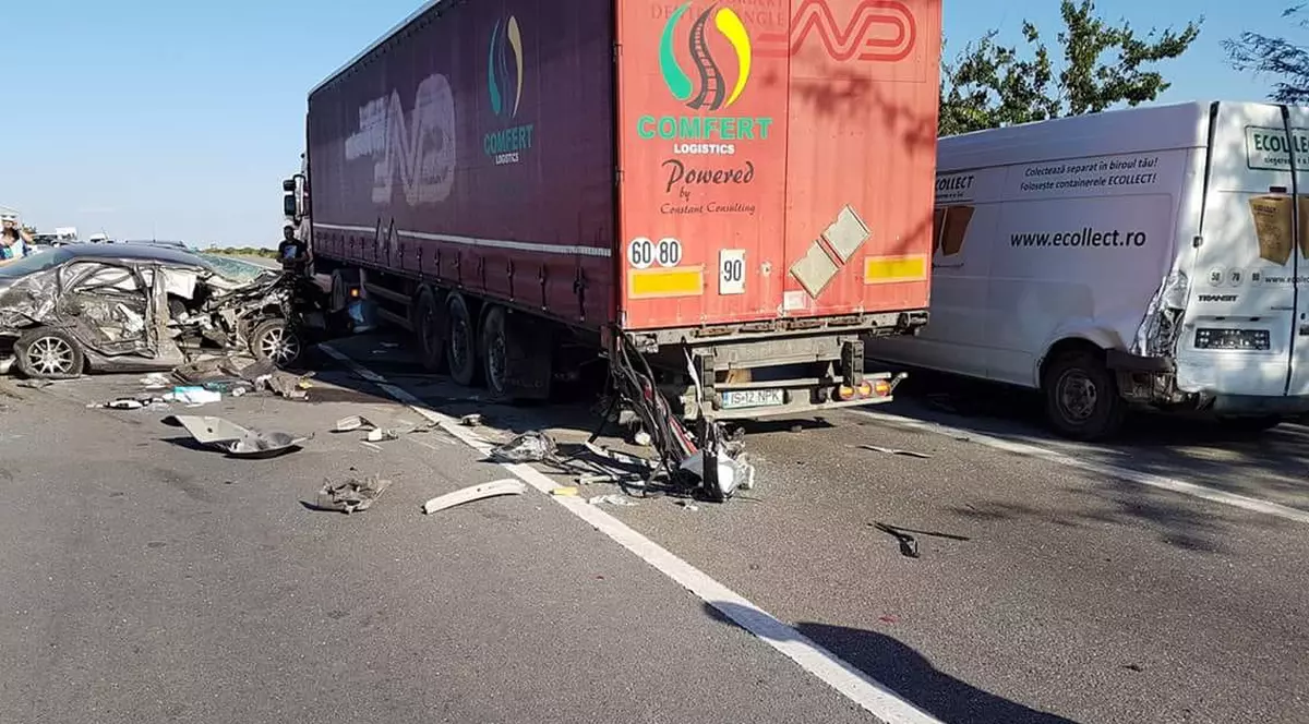 Accident pe Autostrada București-Pitești, la intrare în Capitală. Mai multe mașini au fost implicate în ciocnire