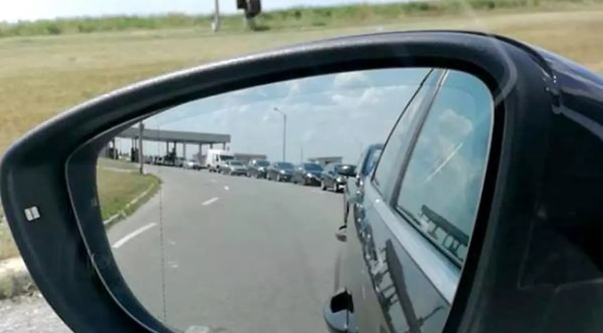 Aglomerație mare la Vama Cenad, pe sensul de ieșire din țară. Vameșii unguri fac controale amănunțite