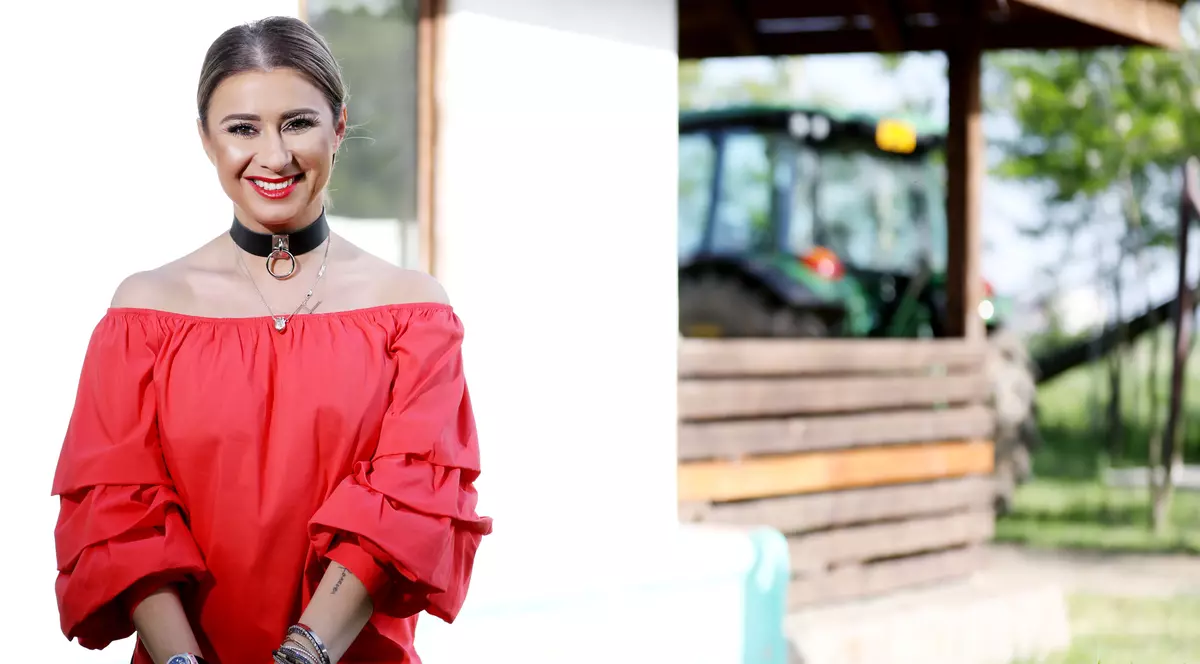 Anamaria Prodan are ferma plină de porci, dar nu se teme de pestă