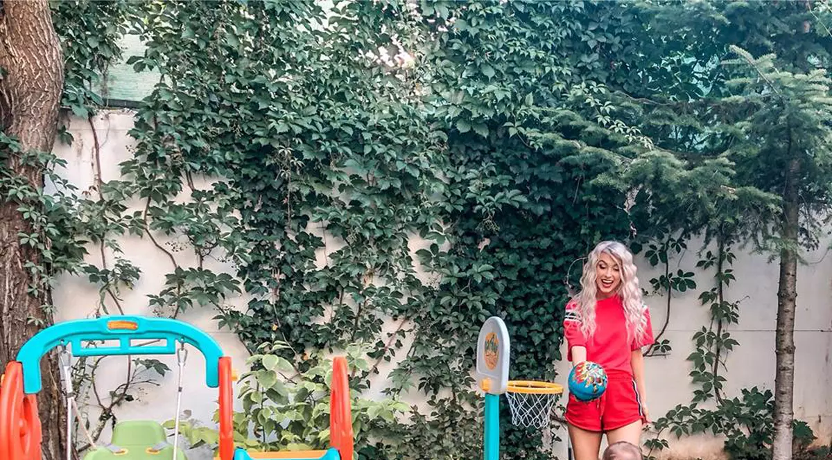 Andreea Bălan își păcălește fetița ca să poată pleca de acasă