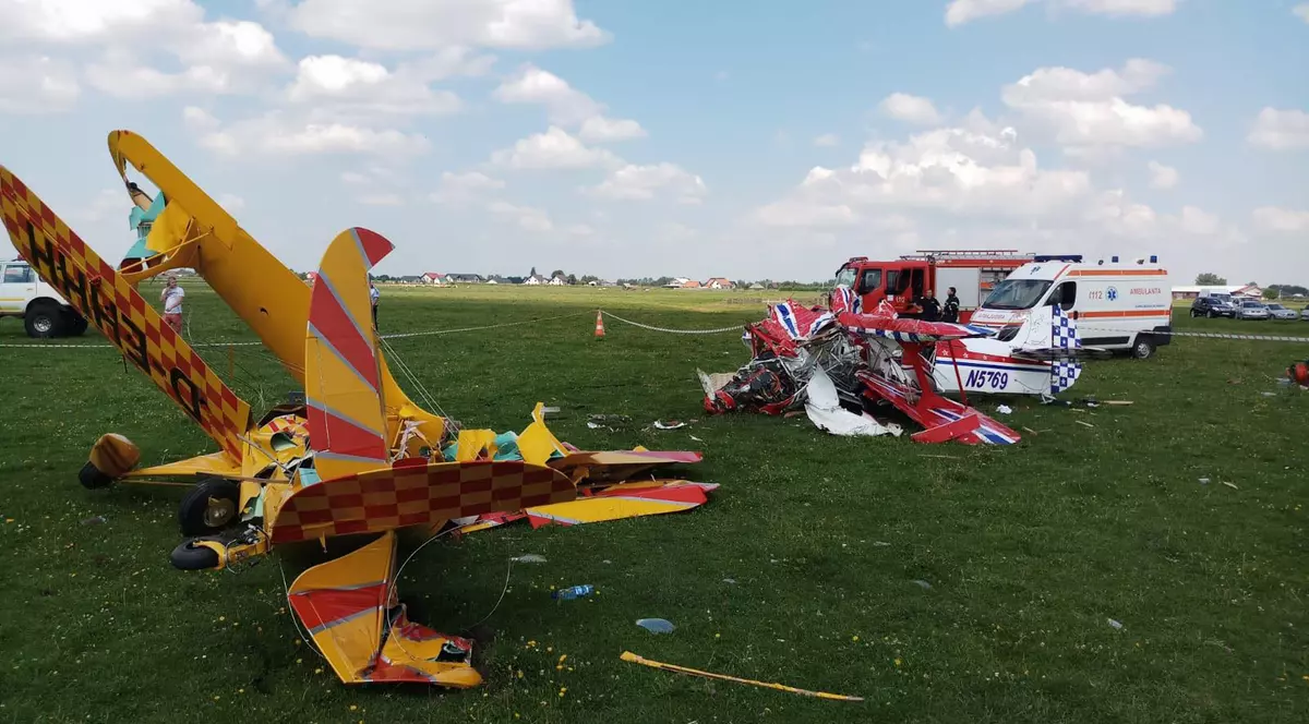 FOTO/ Poliția a deschis anchetă, după ce două avioane s-au ciocnit în zbor în județul Suceava! Un pilot a murit, altul este în stare gravă