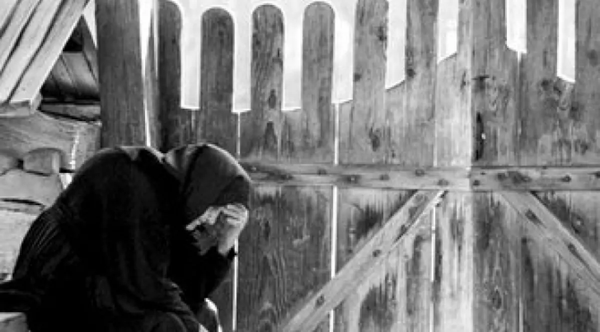 Bătrână violată în Țigănești, județul Teleorman. Femeia de 80 de ani a fost batjocorită în casă