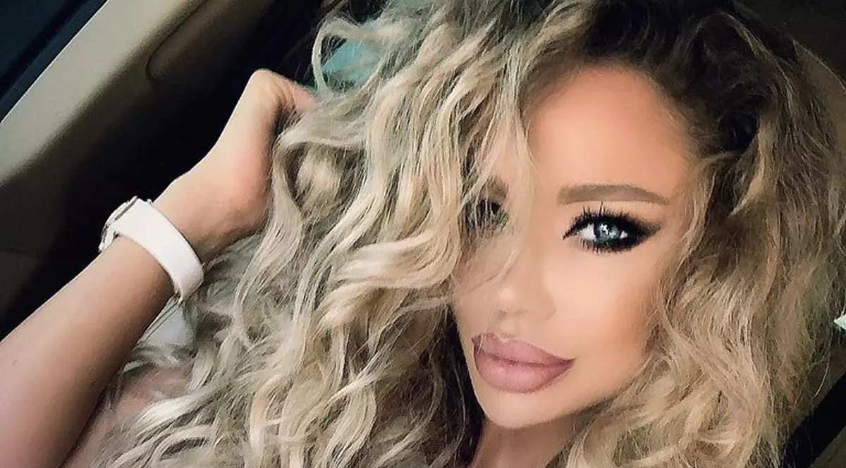 Bianca Drăgușanu s-a pozat sexy în pat. Ce i-a fost dat să audă: "Ești femeie cu copil"