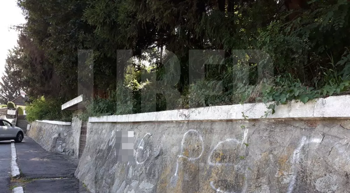 Mesajul anti-PSD, pe gardul Casei Memoriale Liviu Rebreanu. Gardul Casei Memoriale Liviu Rebreanu, din Prislop, județul Bistrița-Năsăud, după mesaj