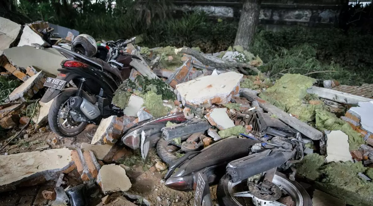 UPDATE / Cutremur de 7 grade în Indonezia. Bilanțul ar fi ajuns la 142 de morți, potrivit unui oficial local - FOTO & VIDEO