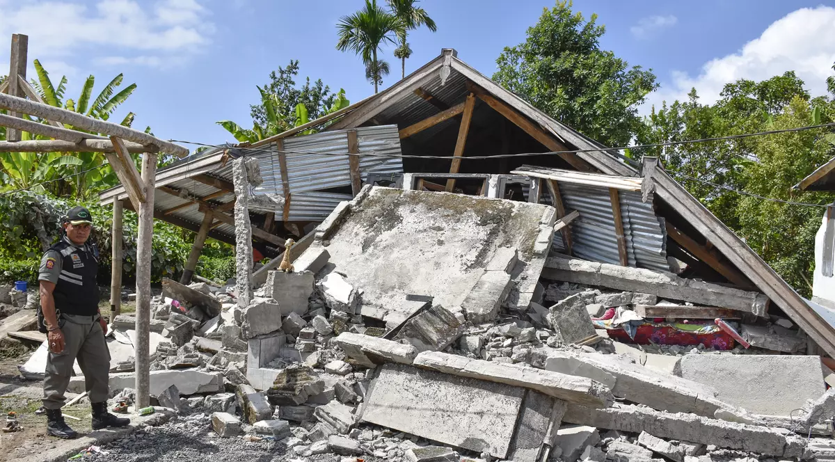 Un nou cutremur a lovit insula indoneziană Lombok. Imagine de arhivă cu ruine, după un cutremur în insula indoneziană Lombok
