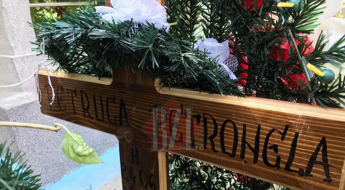 Dascălul din Iași care și-a ucis soția a mers la biserică după crimă. Imagine de la înmormântarea femeii ucise