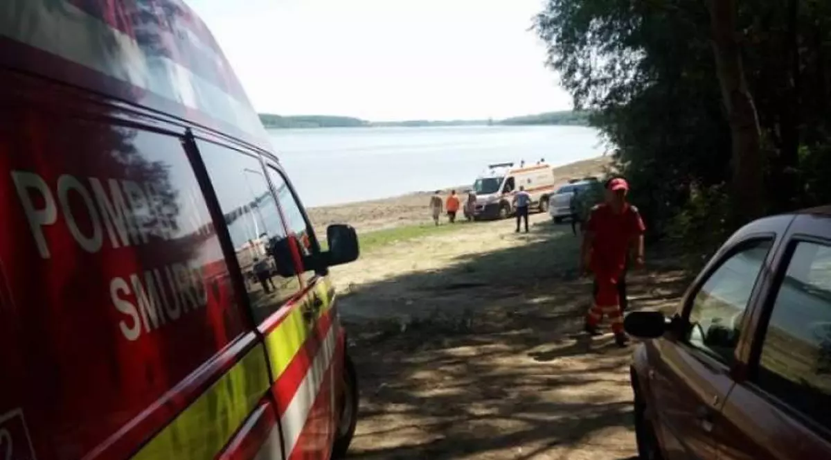 Două tinere, înecate în Dunăre, la Brăila. Scafandri și ambulanța au intervenit pe plajă