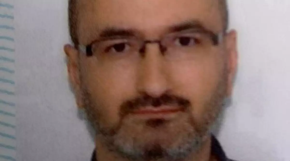 Un jandarm în rezervă și-a depus livretul militar. Dragoș Marcu jandarm în rezervă, cu barbă și ochelari de vedere