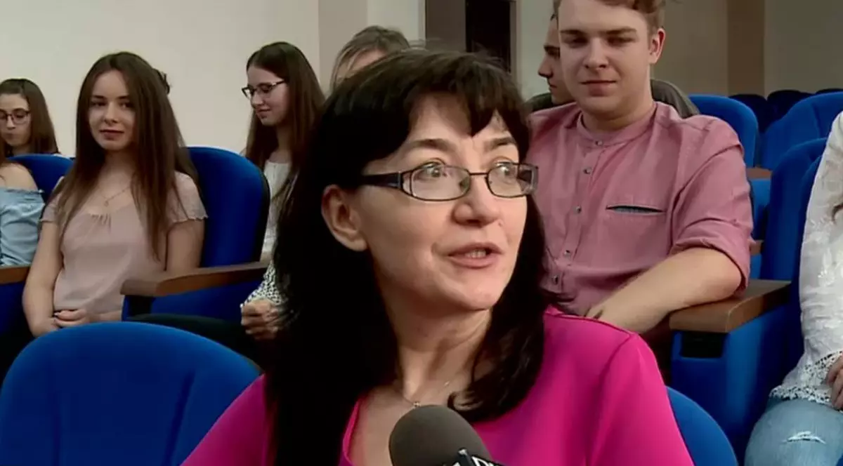 Elevii din Vaslui din două clase, admiși la facultăți de medicină din țară. O profesoară de chimie i-a format pe toți