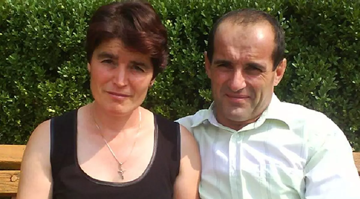 Femeia arsă de vie în Vaslui după ce s-ar fi stropit cu benzină ar fi fost incendiată de soț. Rudele spun că era bolnav de gelozie