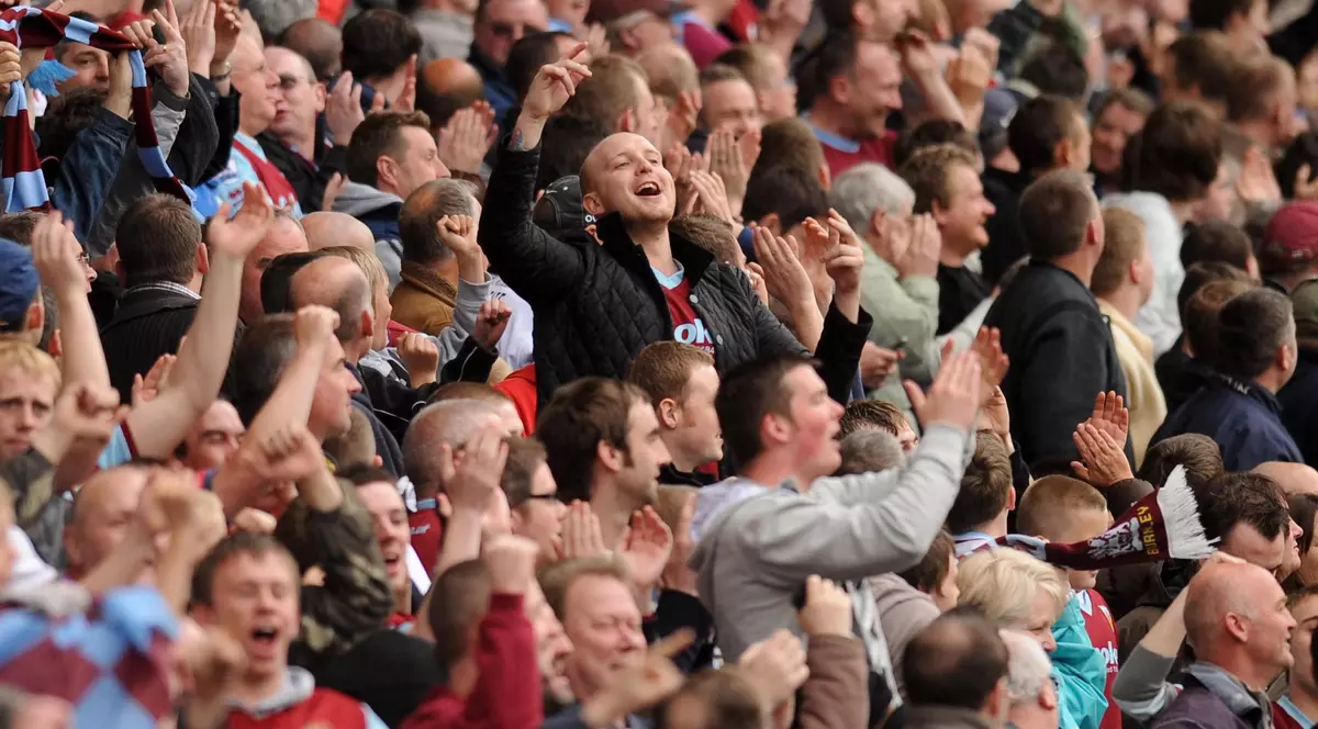 Un suporter al lui Burnley a fost înjunghiat la Atena, înaintea meciului cu Olympiakos