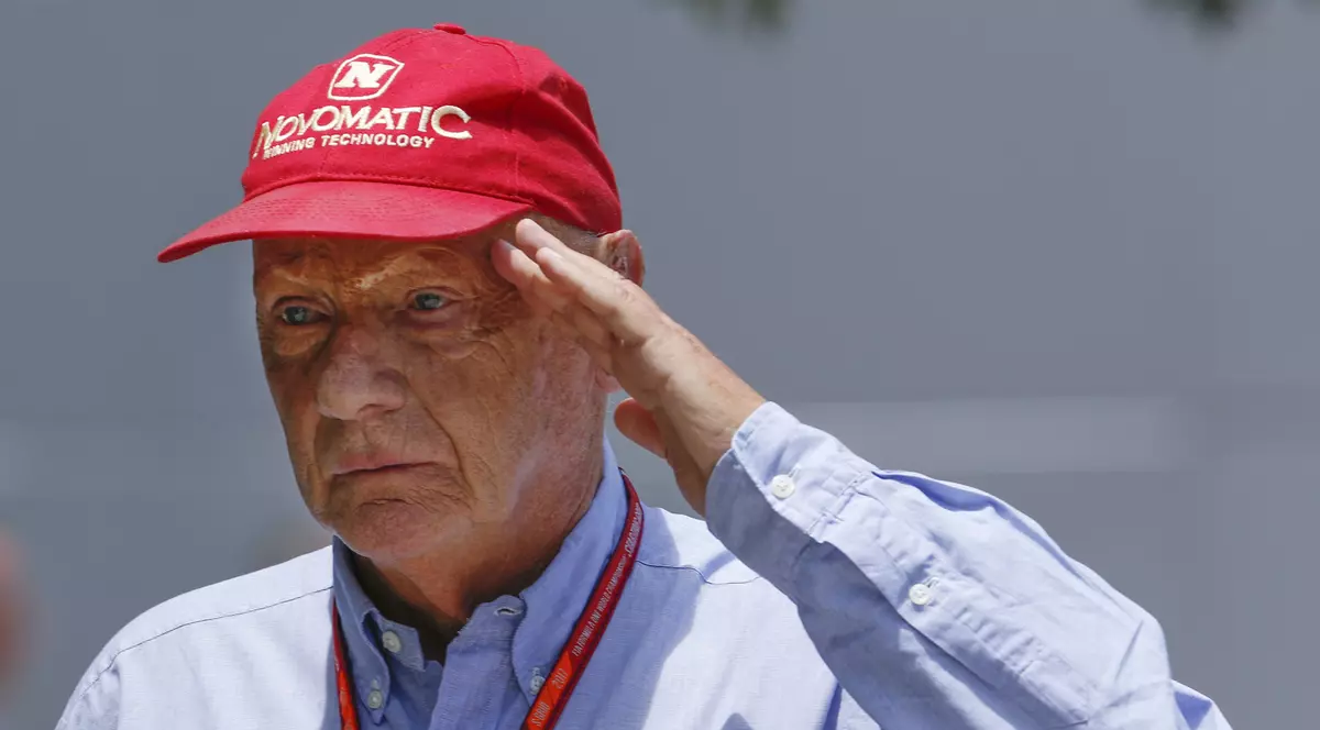 Niki Lauda se luptă pentru viața lui: ”Trebuie să iau multe pastile”. Vrea să ajungă la cursa de la Abu Dhabi!