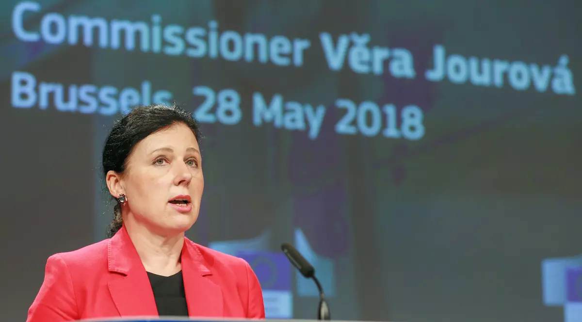 Vicepreşedinta CE, Vera Jourova: “Nu am făcut suficiente eforturi pentru a sprijini populația romă din UE”. Ce plan propune CE pentru romi