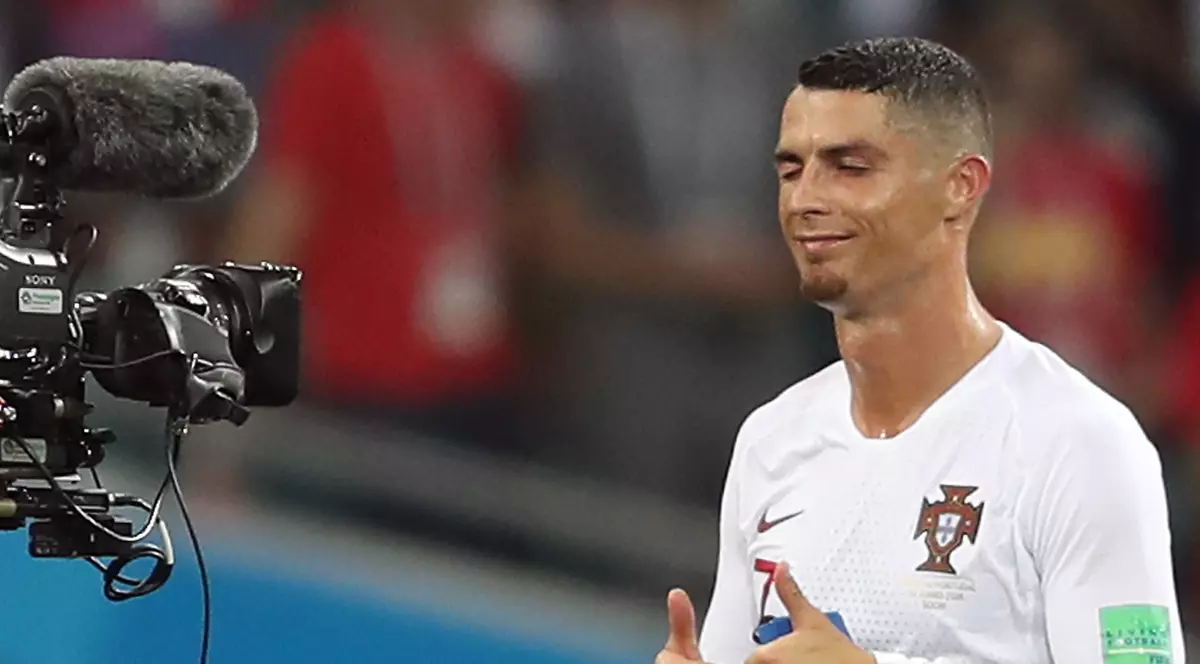 Cristiano Ronaldo, acuzat de viol: ”S-a așezat în genunchi...”