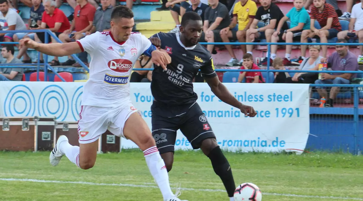 Dacă nu era fotbalist, Tsomou era farmacist! E fan Henry, îi place baschetul, iar tatăl lui e pastor în Congo. ”Învăț din greșeli”.