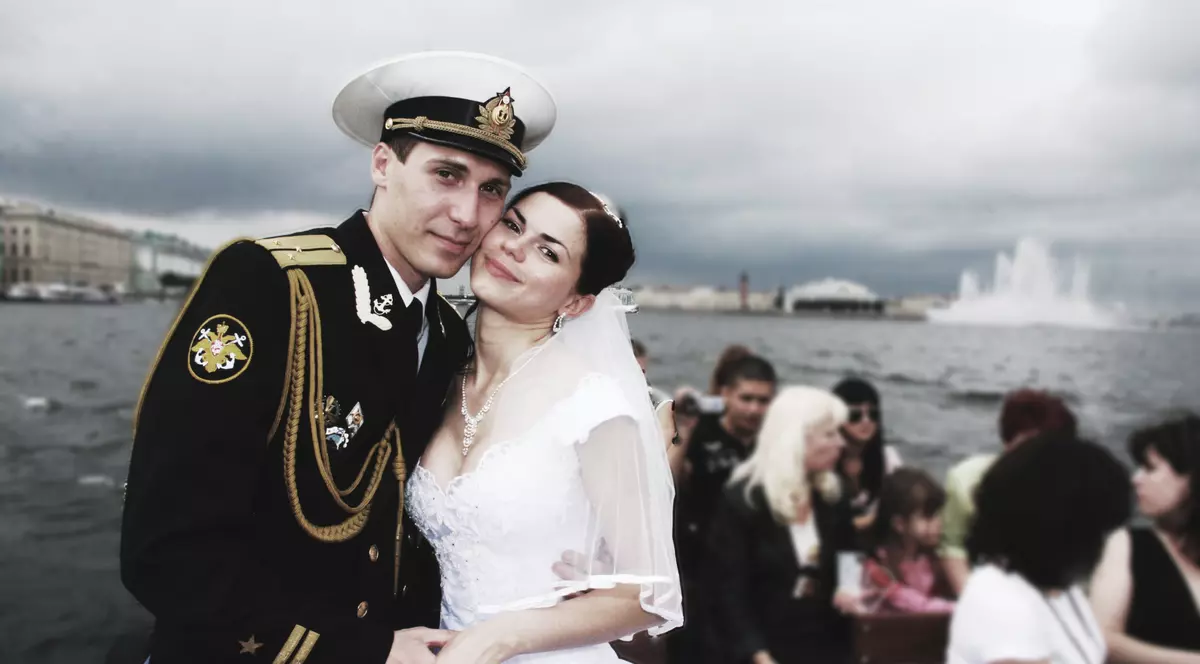 Viață de soție de militar, la Polul Nord. Tatiana și soțul ei, Andrei, în ziua nunții