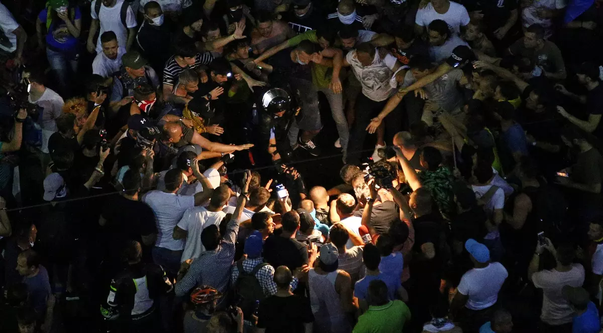 Ce spun politicienii despre violențele din Piața Victoriei