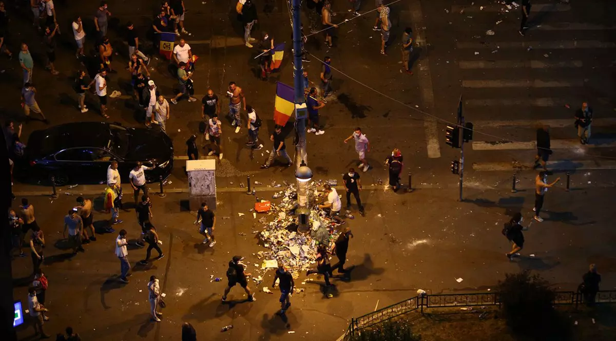 Mesajul emoționant al unei tinere, pentru tatăl ei rănit grav în timpul violențelor din Piața Victoriei. Imaginea care a stârnit revoltă