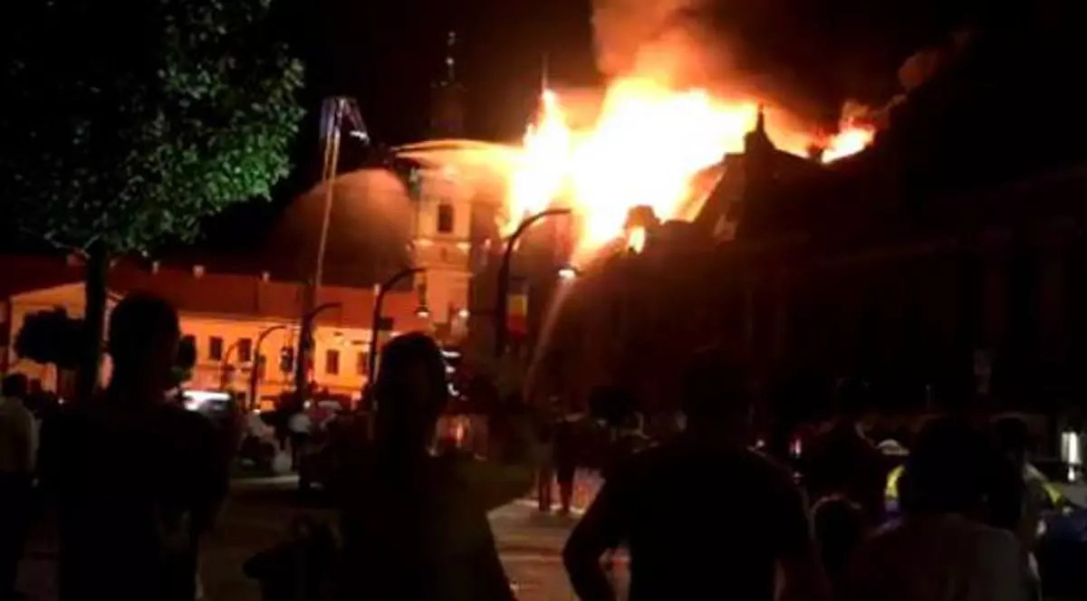 Primăria Oradea demarează o campanie de strângere de fonduri pentru refacerea Palatului Episcopiei Greco-Catolice, după incendiu